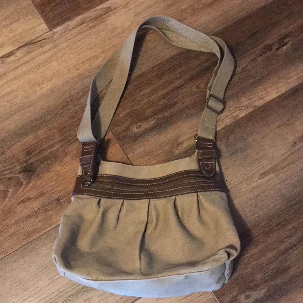 Relic Crossbody/Shoulder Bag by Fossil